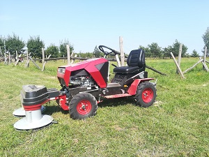 Ciągnik Dakr FD-5 z kosiarką dwubębnową